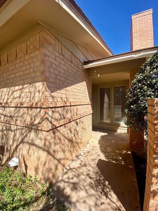 Foto del edificio - 2 Bed 2.5 Bath Townhome Now Available