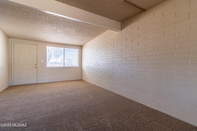 Building Photo - 4038 S Desert Spring Dr