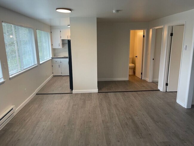 Building Photo - Cozy 2Bed/1Bth Available for Rent in Lynnw...