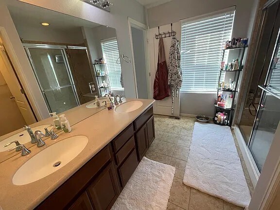 Building Photo - 15455 Carob Cir