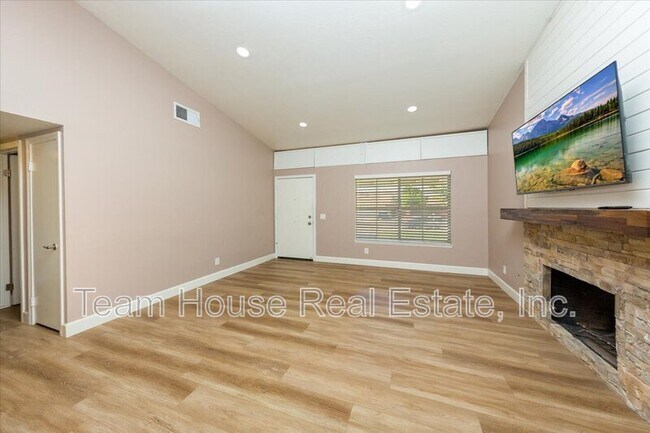 Foto del edificio - 27725 Wakefield Rd