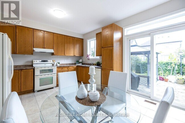 Photo du bâtiment - 64 Chimney Hill Way