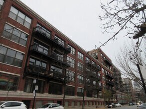 Building Photo - 1040 W Adams St