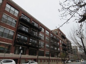 Building Photo - 1040 W Adams St
