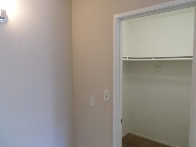 Foto del edificio - Spacious 1 bedroom 1 bath apartment in Ana...