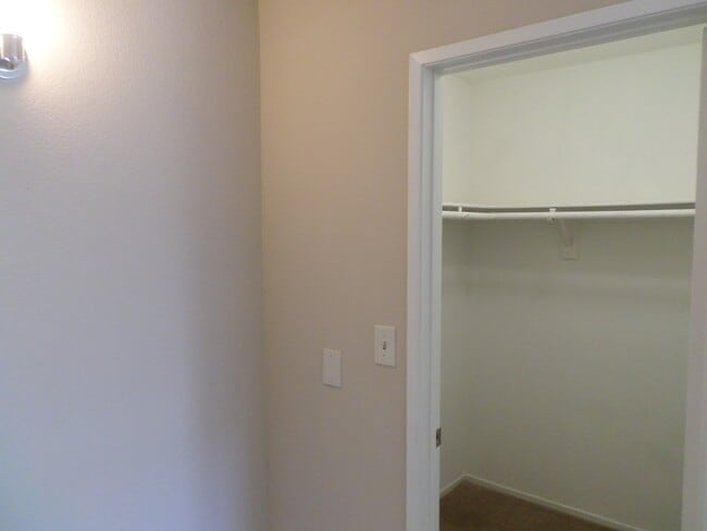 Building Photo - Spacious 1 bedroom 1 bath apartment in Ana...