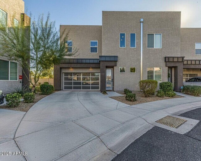 Foto del edificio - 2315 E Pinchot Ave