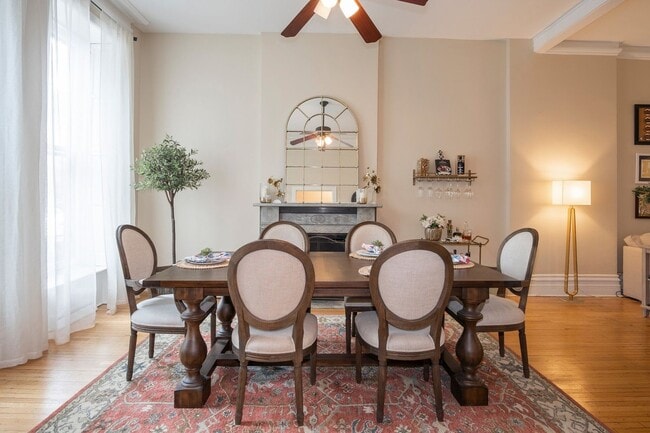 Comedor - 2119 N Cleveland Ave