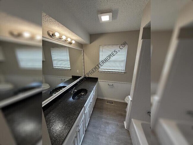 Foto del edificio - 10123 E 26th Pl