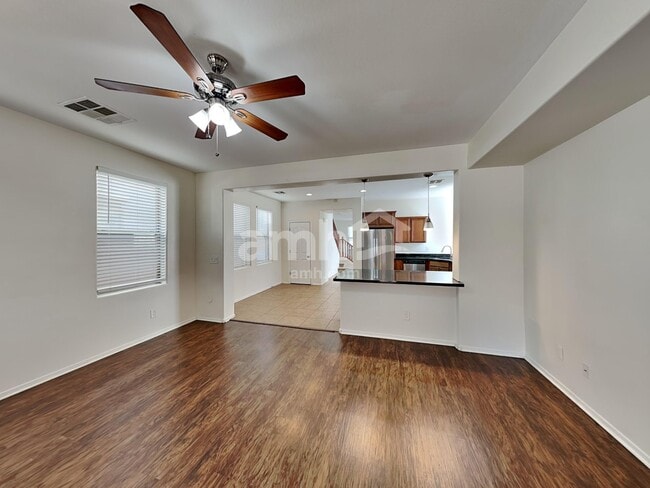 Foto del edificio - 3282 E Oakland St