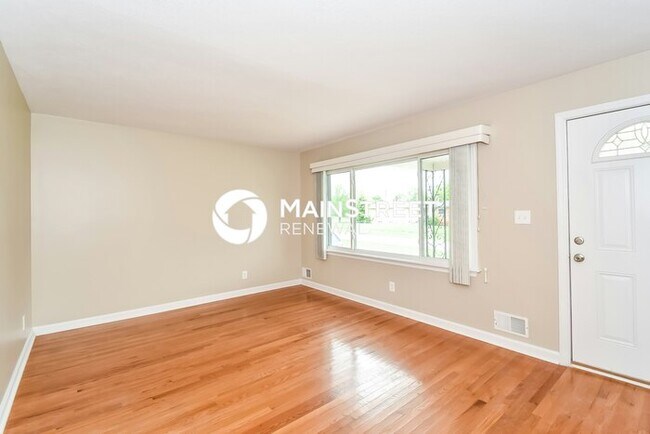 Building Photo - 3 Bedroom Pet-Friendly Home in Hillview, KY with Main Street Renewal