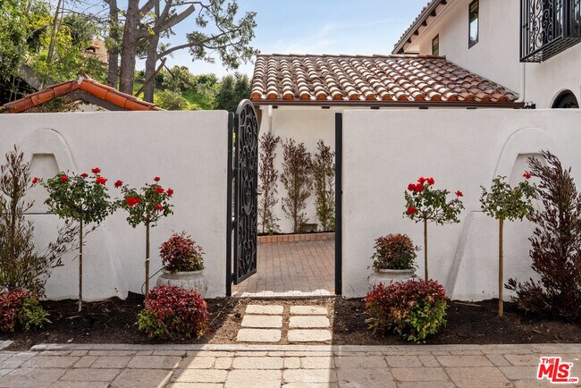 Foto del edificio - 10825 Savona Rd