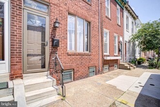 Building Photo - 2331 E Hazzard St