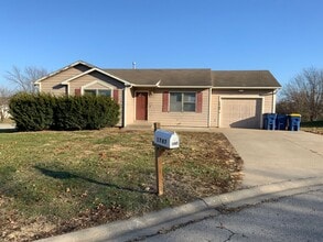 Building Photo - 1747 Redbud Ln