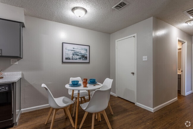 2BR, 2BA - 1000 SF Belmont - Dining Area - The Aspen Apartments