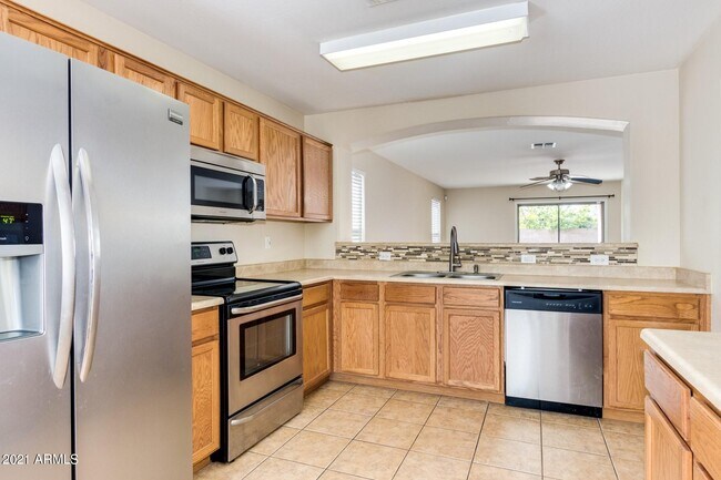 Foto del edificio - 15119 W Lilac St