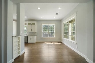 Building Photo - 401 Brook Hollow Dr