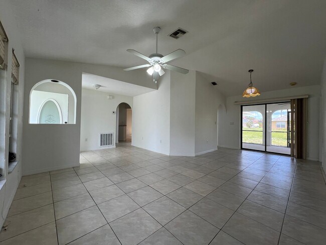 Foto del edificio - $1,795 ** ANNUAL ** Available 5/1/26 - Newly Renovated ** 3/2 Single Family Home (Deep Creek)