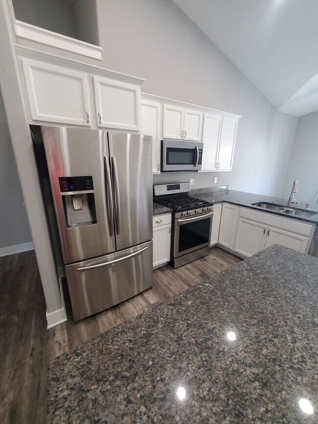 Foto del edificio - Single Family Home - Available Today!