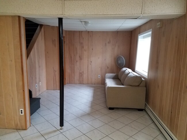 living room , plus brand new Queen sleeper - 21 Vega Dr