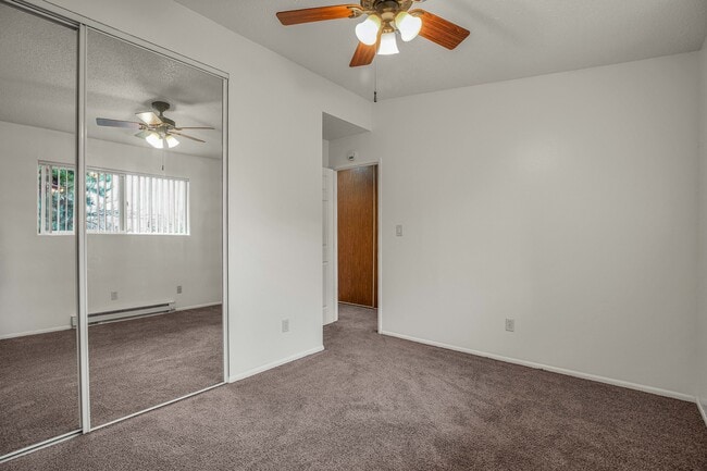 Bedroom - Shorewood Terrace Apartments