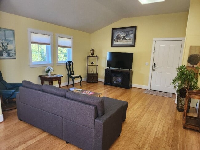 Building Photo - Studio Apartment on 27 Acre Estate | Available Now