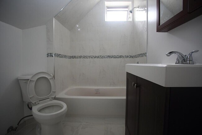 Building Photo - 35 Bentley Ave