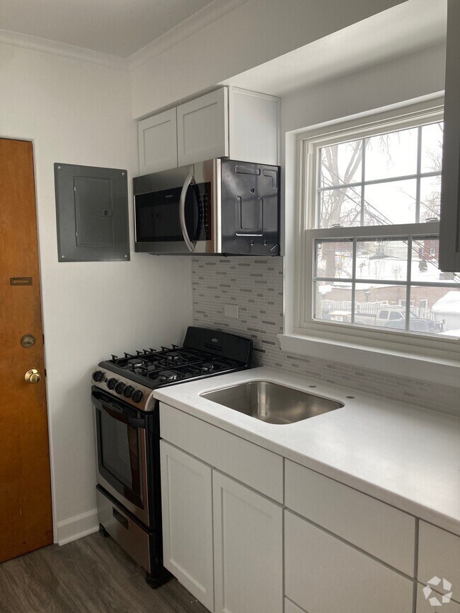 Building Photo - 932 42nd St