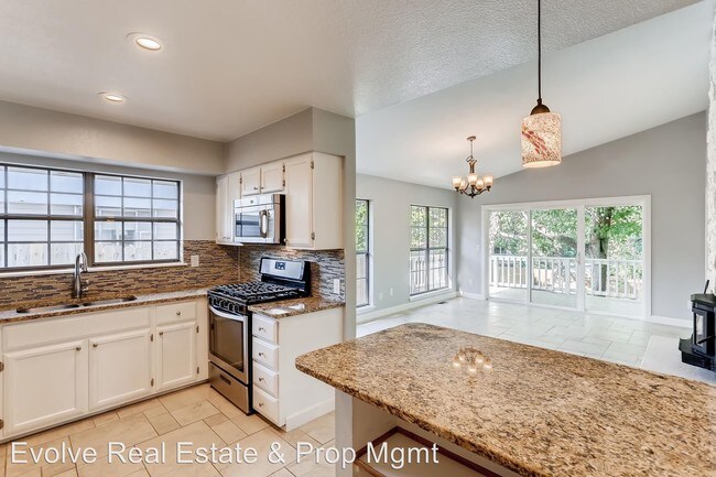 Building Photo - 4 br, 3 bath House - 963 Mountain View Dr
