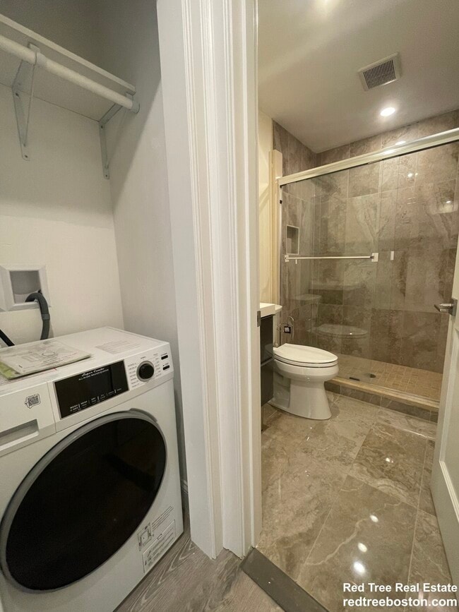 Foto del edificio - 1028a Commonwealth Ave