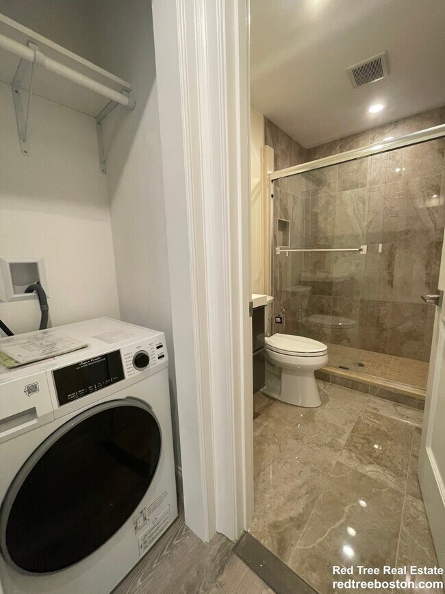 Building Photo - 1028a Commonwealth Ave