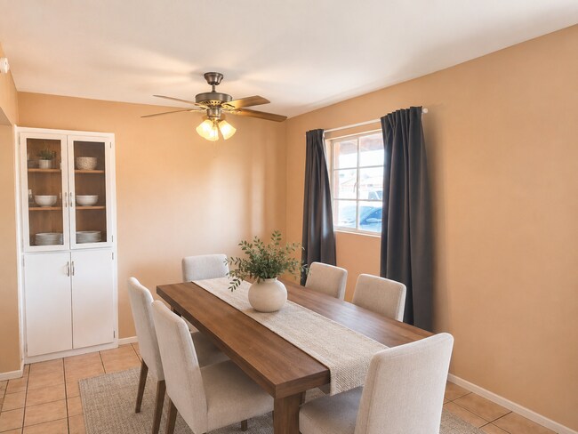 Foto del edificio - Open house 7/17/26 Open from 4:30 - 5:30PM- RENT REDUCTION!  WALK TO - ASU AREA .  Remodeled 5 Be...