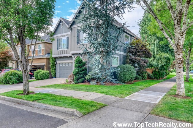 Building Photo - Orenco Gardens Beautiful 2-Level Beauty wi...