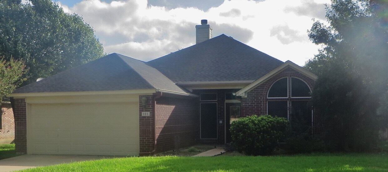 Foto principal - 3 Bedroom 2 Bathroom Parkview Estates Home