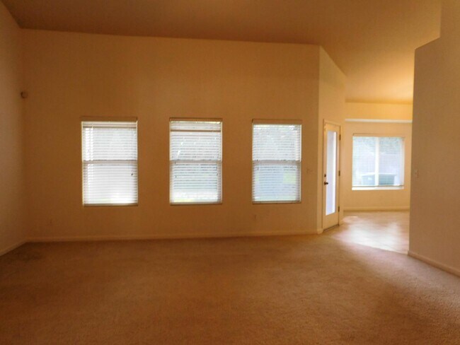 Foto del edificio - 5189 W Beechwood Ave