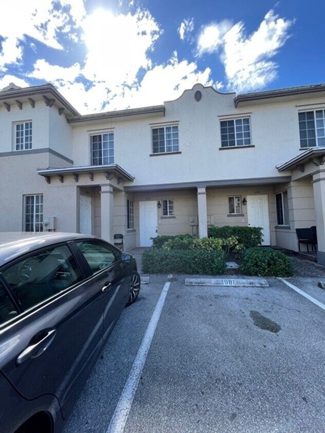 Spacious 2 Bed 2 Bath Condo in Gated Marsh Harbour - Spacious 2 Bed 2 Bath Condo in Gated Marsh Harbour