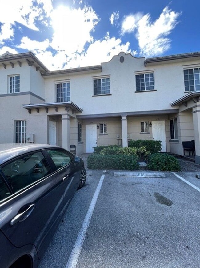 Spacious 2 Bed 2 Bath Condo in Gated Marsh Harbour - Spacious 2 Bed 2 Bath Condo in Gated Marsh Harbour