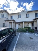 Building Photo - 1979 Freeport Dr