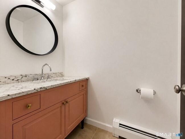 Building Photo - 10 Evergreen Pl