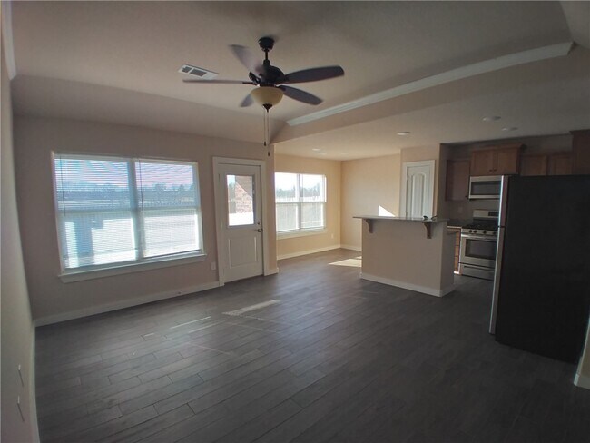 Building Photo - 461 Barbet Dr