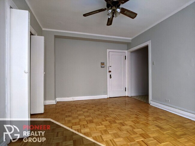 Foto del edificio - 711 W Belmont Ave
