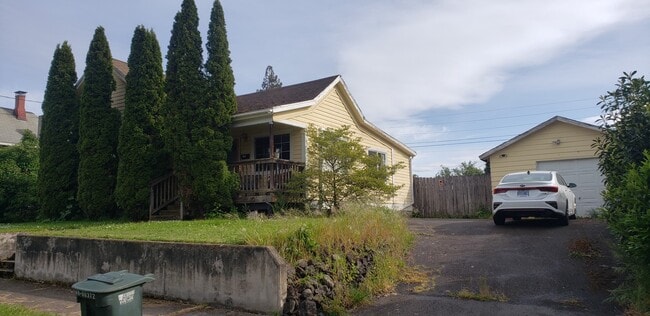 Building Photo - 155 SE Mosher Ave