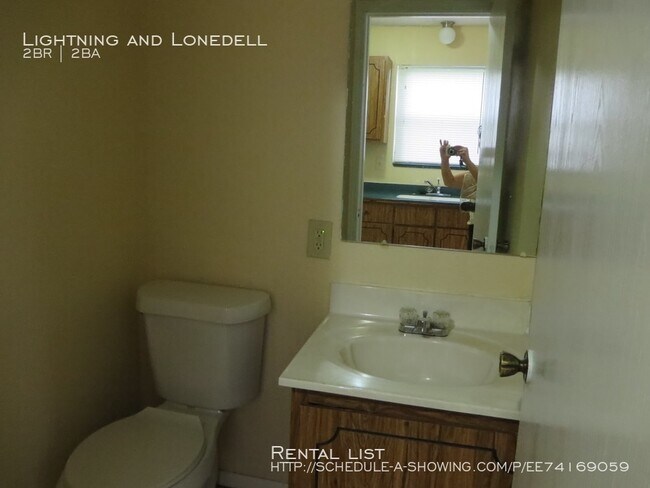 Building Photo - 2bedroom, 1.5 bath walkout basement