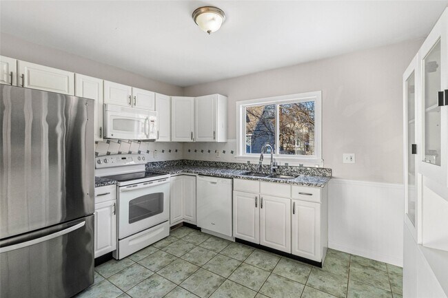 Foto del edificio - 835 N Forest Ave