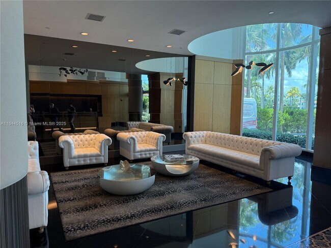 Foto del edificio - 5025 Collins Ave