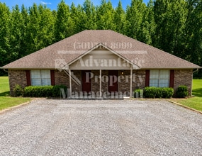Building Photo - 25 Sagewood