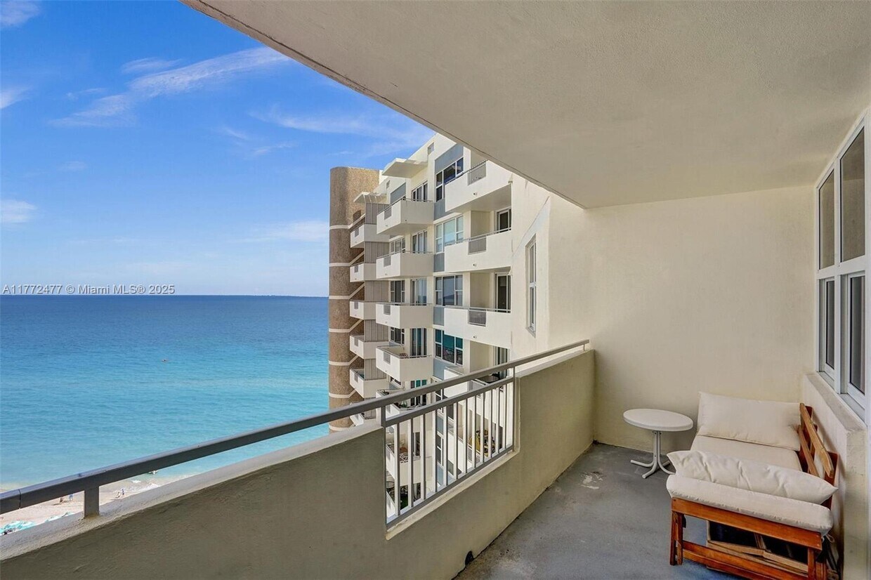 Foto principal - 3180 S Ocean Dr