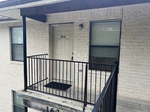 Building Photo - 1636B Post Rd