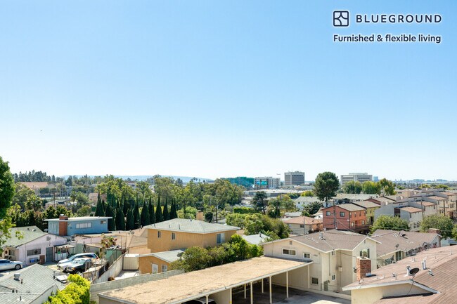 Building Photo - 417 Centinela Ave