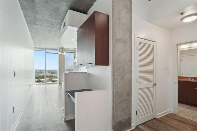Foto del edificio - 3324 Peachtree Rd NE